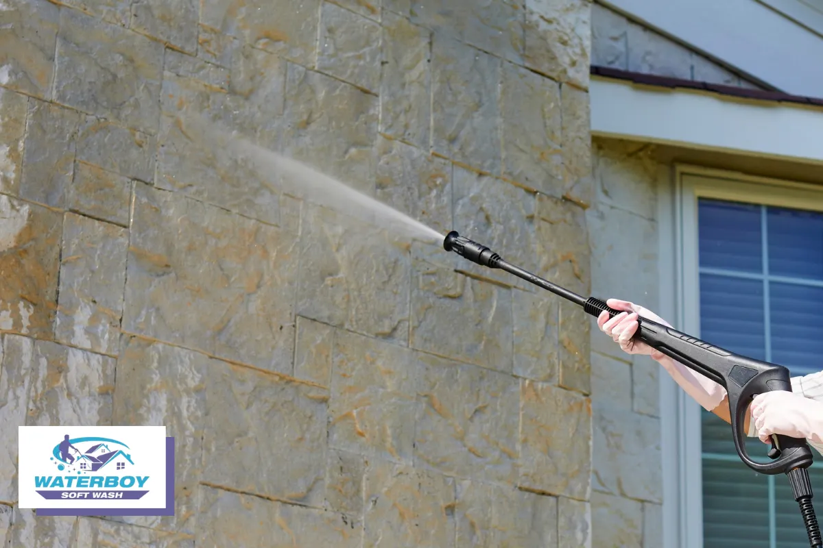 How Professionals Safely Treat Oxidation During House Washing